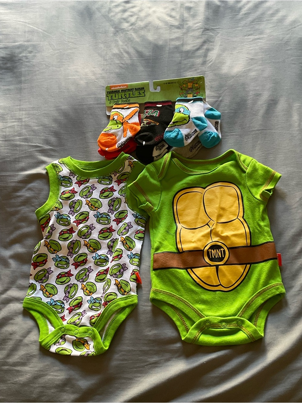 Nickelodeon TMNT Green and White Baby Bodysuit Set with Socks